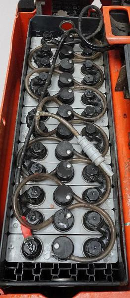 Linde T 16 1152 - Kézi raklapemelő: 4 kép. Linde T 16 1152 - Kézi raklapemelő: 4 kép.