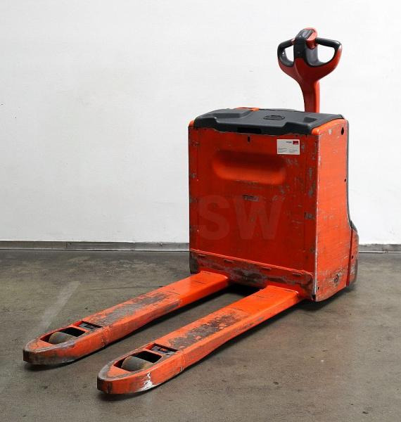 Linde T 16 1152 - Kézi raklapemelő: 2 kép. Linde T 16 1152 - Kézi raklapemelő: 2 kép.