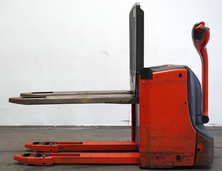 Linde T 16 L 1152 - Kézi raklapemelő: 3 kép. Linde T 16 L 1152 - Kézi raklapemelő: 3 kép.