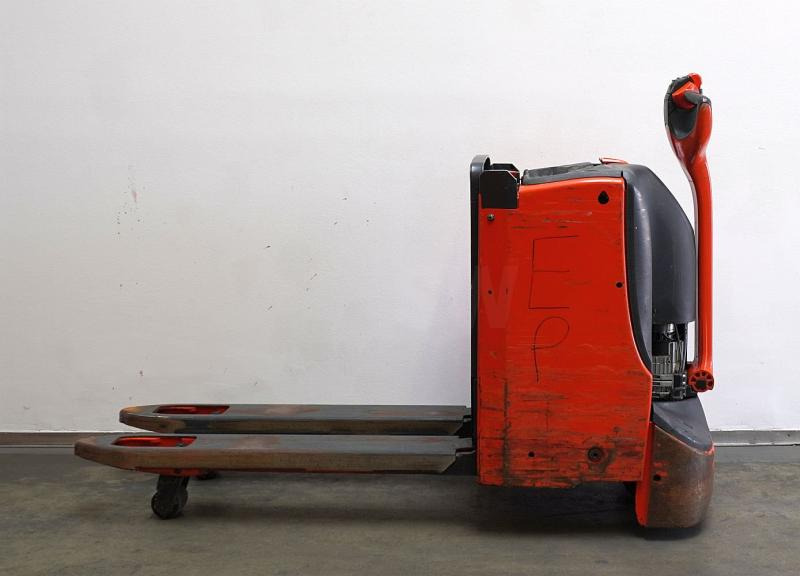 Linde T 16 L 1152 - Kézi raklapemelő: 3 kép. Linde T 16 L 1152 - Kézi raklapemelő: 3 kép.