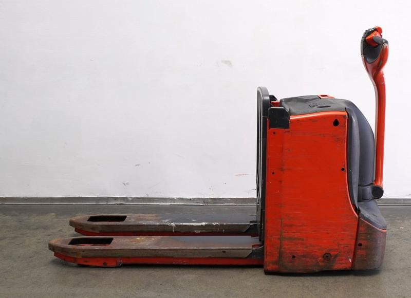 Linde T 16 L 1152 - Kézi raklapemelő: 3 kép. Linde T 16 L 1152 - Kézi raklapemelő: 3 kép.