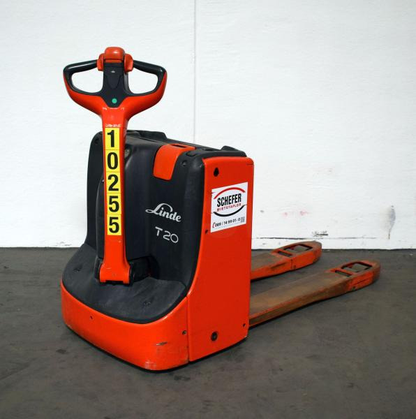 Linde T 20 1152 - Kézi raklapemelő: 2 kép. Linde T 20 1152 - Kézi raklapemelő: 2 kép.