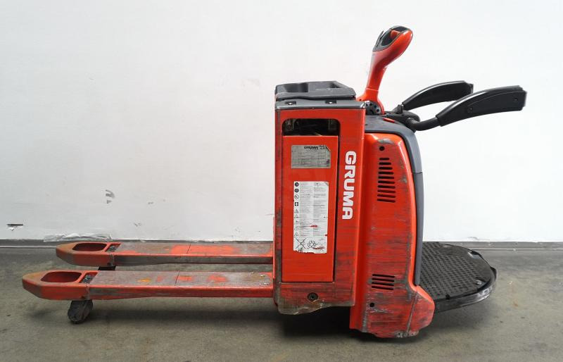 Linde T 20 AP 131 - Kézi raklapemelő: 4 kép. Linde T 20 AP 131 - Kézi raklapemelő: 4 kép.