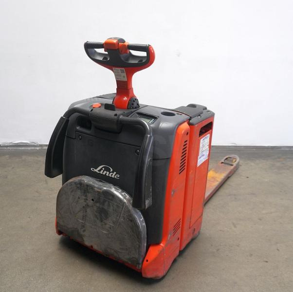 Linde T 20 AP 131 - Kézi raklapemelő: 5 kép. Linde T 20 AP 131 - Kézi raklapemelő: 5 kép.