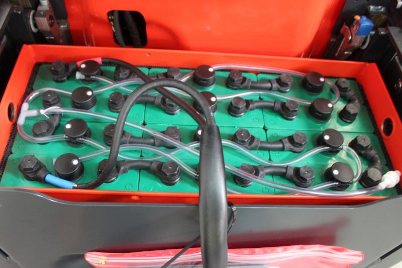 Linde T 20 S 1154 - Kézi raklapemelő: 5 kép. Linde T 20 S 1154 - Kézi raklapemelő: 5 kép.