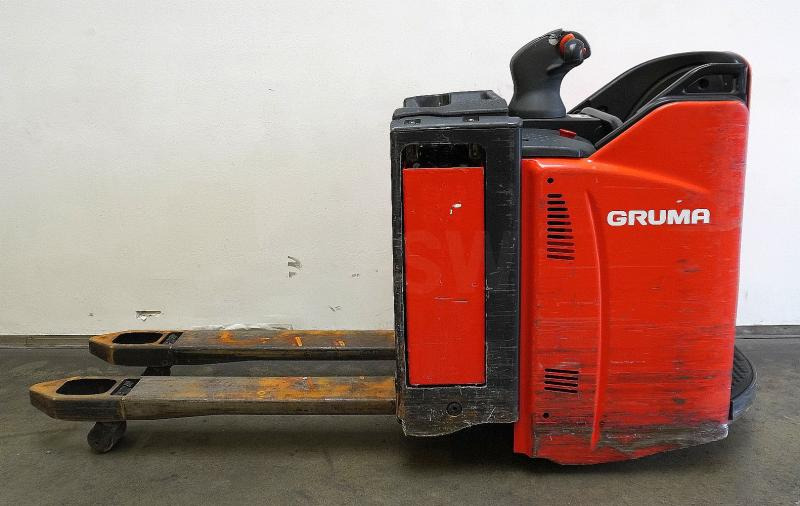 Linde T 20 SP 131 - Kézi raklapemelő: 4 kép. Linde T 20 SP 131 - Kézi raklapemelő: 4 kép.
