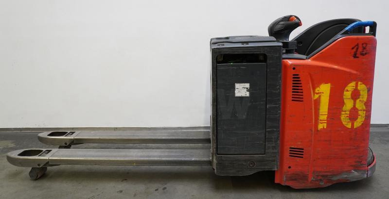 Linde T 20 SP 131 - Kézi raklapemelő: 4 kép. Linde T 20 SP 131 - Kézi raklapemelő: 4 kép.