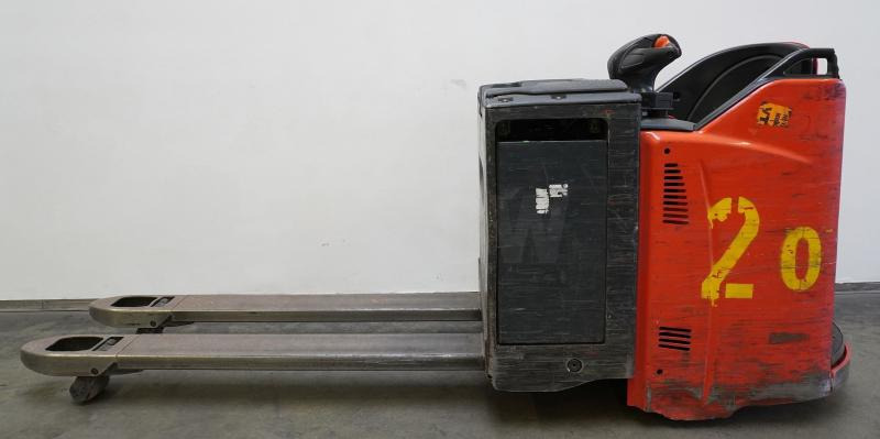 Linde T 20 SP 131 - Kézi raklapemelő: 4 kép. Linde T 20 SP 131 - Kézi raklapemelő: 4 kép.