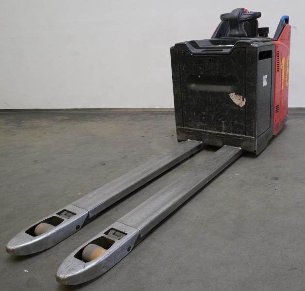 Linde T 20 SP 131 - Kézi raklapemelő: 2 kép. Linde T 20 SP 131 - Kézi raklapemelő: 2 kép.
