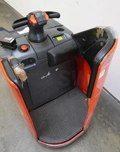 Linde T 20 SP 131 - Kézi raklapemelő: 3 kép. Linde T 20 SP 131 - Kézi raklapemelő: 3 kép.