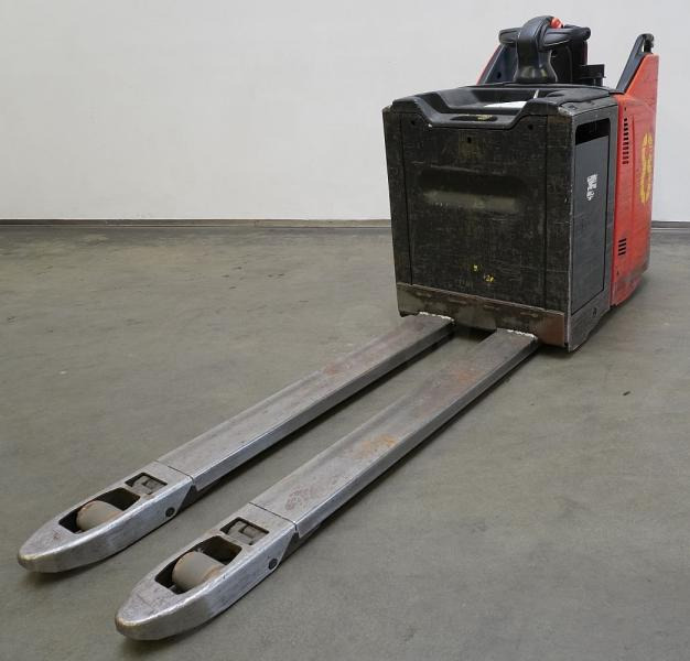 Linde T 20 SP 131 - Kézi raklapemelő: 2 kép. Linde T 20 SP 131 - Kézi raklapemelő: 2 kép.