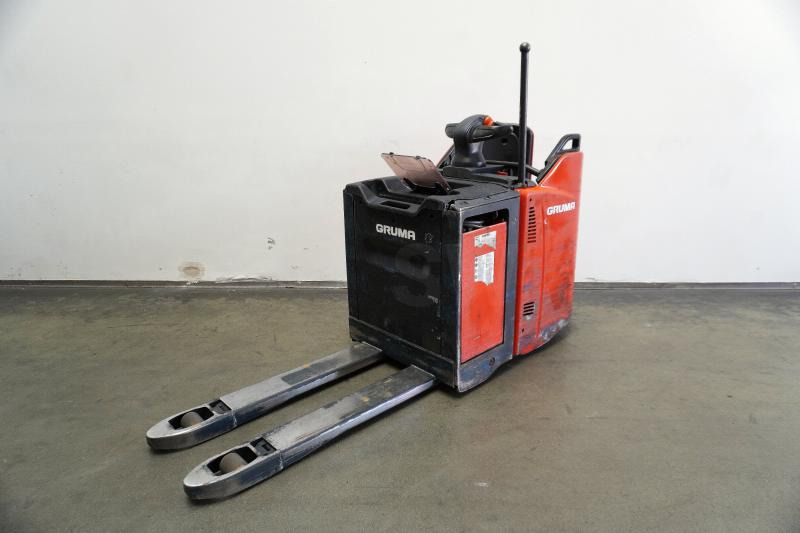 Linde T 20 SP 131 - Kézi raklapemelő: 2 kép. Linde T 20 SP 131 - Kézi raklapemelő: 2 kép.