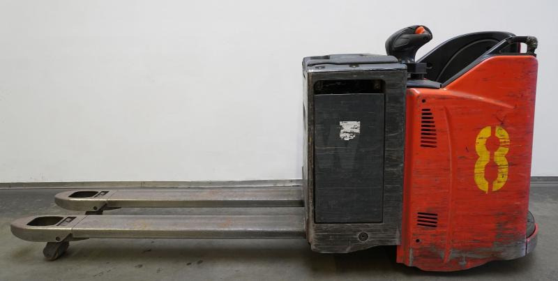 Linde T 20 SP 131 - Kézi raklapemelő: 4 kép. Linde T 20 SP 131 - Kézi raklapemelő: 4 kép.