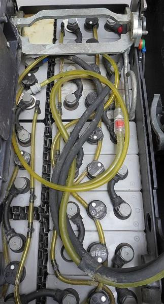 Linde T 25 SP 131-07 - Kézi raklapemelő: 5 kép. Linde T 25 SP 131-07 - Kézi raklapemelő: 5 kép.