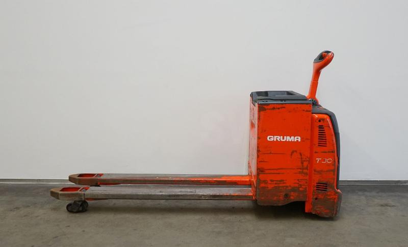 Linde T 30 131 - Kézi raklapemelő: 3 kép. Linde T 30 131 - Kézi raklapemelő: 3 kép.