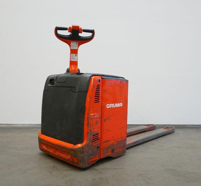 Linde T 30 131 - Kézi raklapemelő: 1 kép. Linde T 30 131 - Kézi raklapemelő: 1 kép.