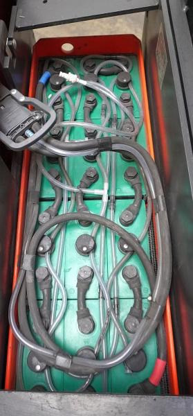 Linde V 10 5212 - Komissiózó targoncá: 5 kép. Linde V 10 5212 - Komissiózó targoncá: 5 kép.