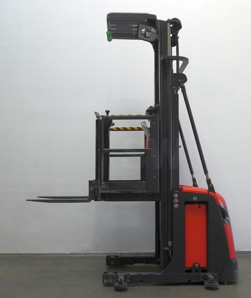 Linde V 10 5212 - Komissiózó targoncá: 4 kép. Linde V 10 5212 - Komissiózó targoncá: 4 kép.