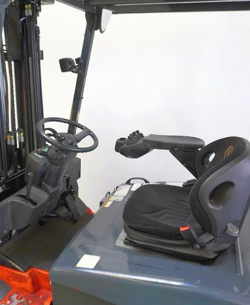 Toyota 7FBEF16 - Elektromos targonca: 3 kép. Toyota 7FBEF16 - Elektromos targonca: 3 kép.