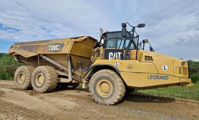 CAT 730C2 - Buldózer: 1 kép. CAT 730C2 - Buldózer: 1 kép.