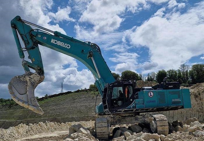 Kobelco SK850LC10 - Lánctalpas kotró: 1 kép. Kobelco SK850LC10 - Lánctalpas kotró: 1 kép.