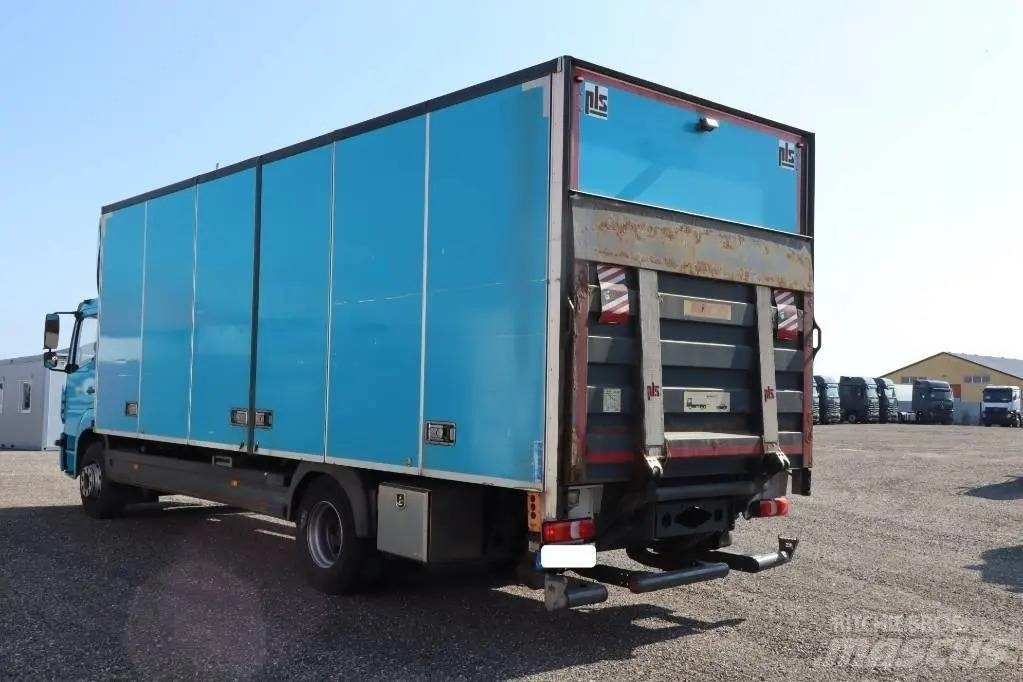 Mercedes-Benz ATEGO Serie 0691 - Dobozos felépítményű teherautó: 4 kép. Mercedes-Benz ATEGO Serie 0691 - Dobozos felépítményű teherautó: 4 kép.