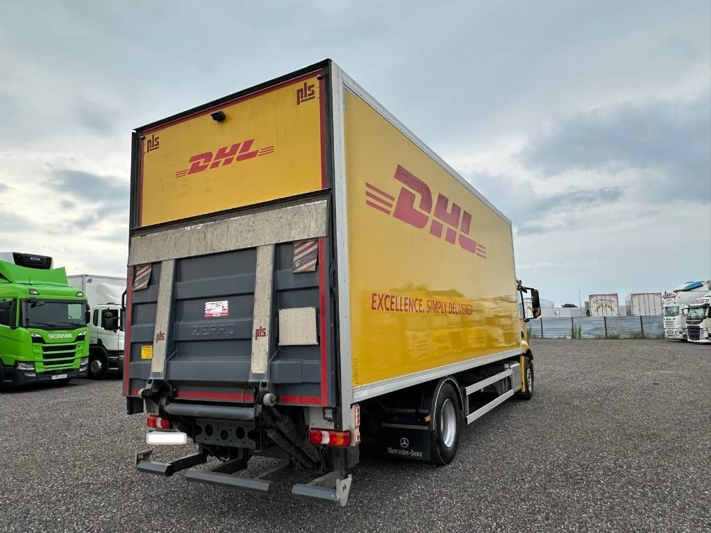 Mercedes-Benz Actros 1827 SERIE NR 2502 - Dobozos felépítményű teherautó: 3 kép. Mercedes-Benz Actros 1827 SERIE NR 2502 - Dobozos felépítményű teherautó: 3 kép.