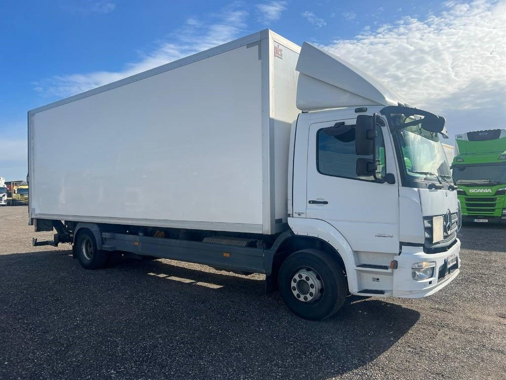 Mercedes-Benz Atego 1524 4x2 serie 0495 - Dobozos felépítményű teherautó: 2 kép. Mercedes-Benz Atego 1524 4x2 serie 0495 - Dobozos felépítményű teherautó: 2 kép.