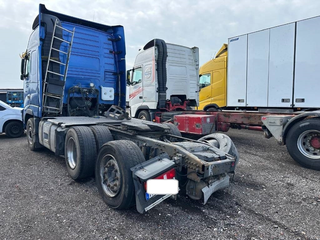 Volvo FH 6*2 Serie 1657 - Nyergesvontató: 3 kép. Volvo FH 6*2 Serie 1657 - Nyergesvontató: 3 kép.
