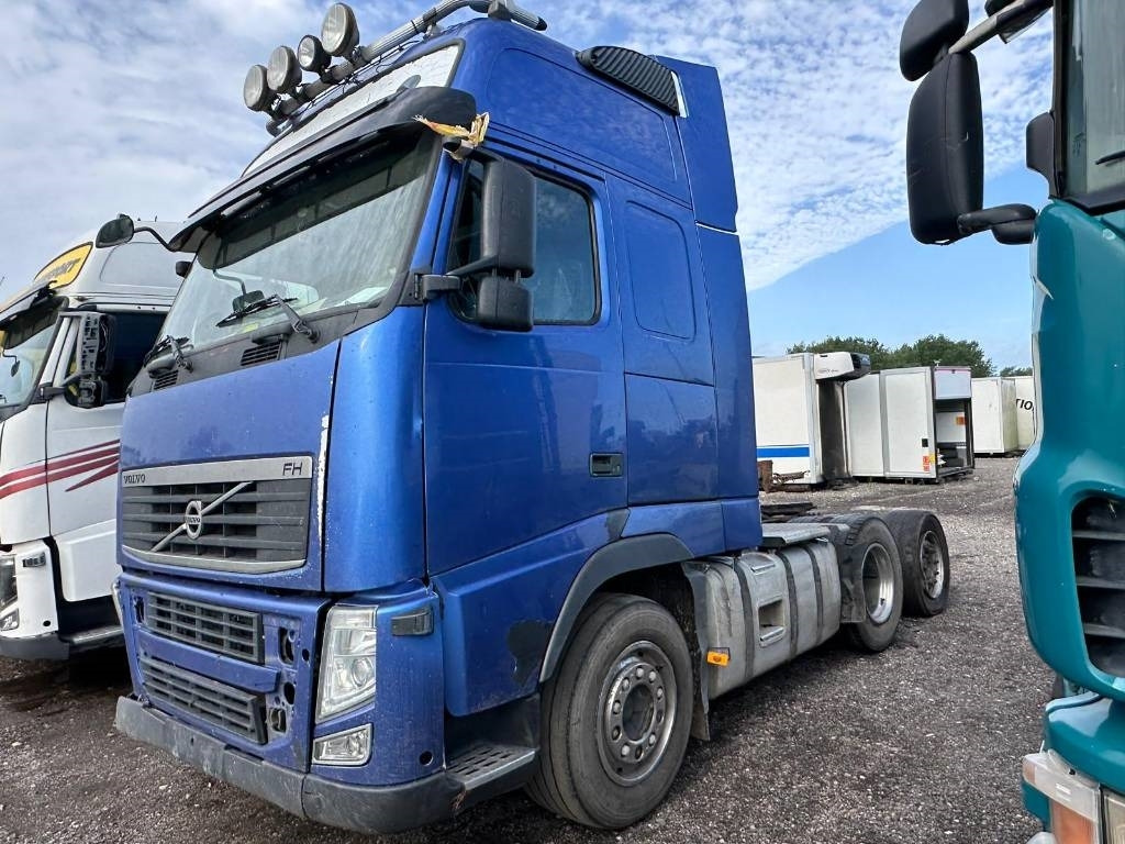 Volvo FH 6*2 Serie 1657 - Nyergesvontató: 2 kép. Volvo FH 6*2 Serie 1657 - Nyergesvontató: 2 kép.