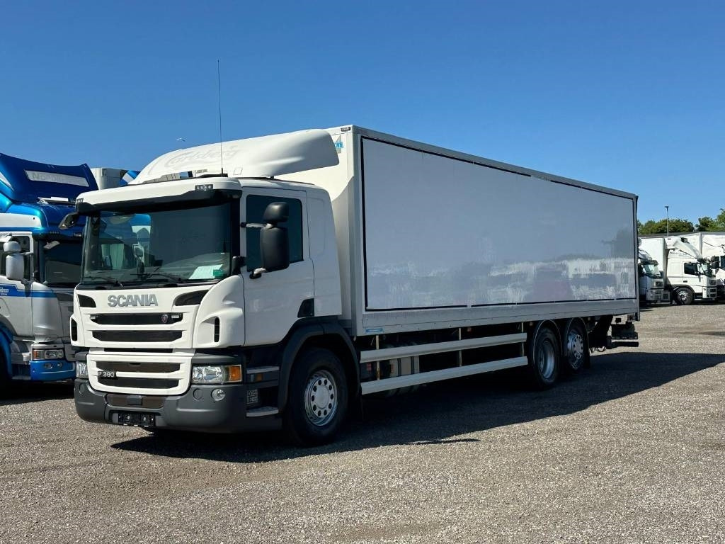 Scania P 360 - Dobozos felépítményű teherautó: 1 kép. Scania P 360 - Dobozos felépítményű teherautó: 1 kép.