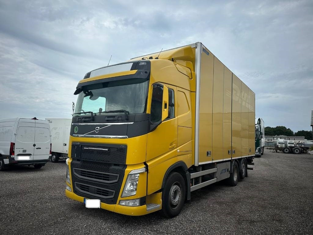 Volvo FH 6*2 Serie 4621 - Dobozos felépítményű teherautó: 1 kép. Volvo FH 6*2 Serie 4621 - Dobozos felépítményű teherautó: 1 kép.