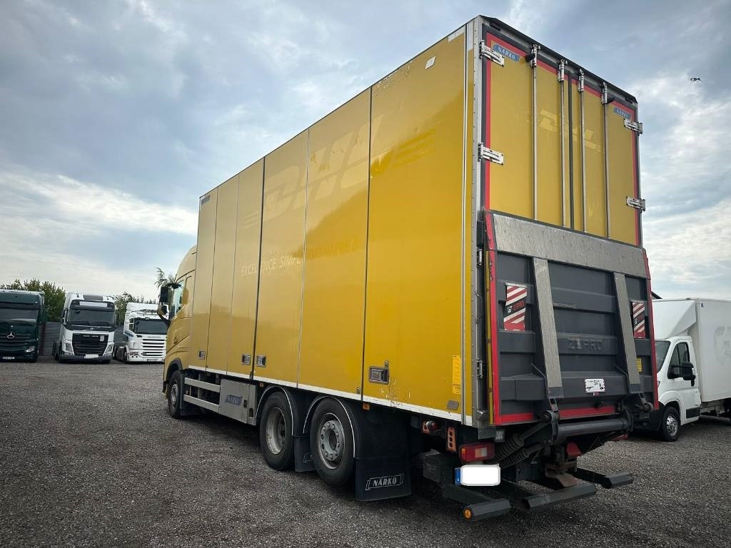 Volvo FH 6*2 Serie 4621 - Dobozos felépítményű teherautó: 4 kép. Volvo FH 6*2 Serie 4621 - Dobozos felépítményű teherautó: 4 kép.