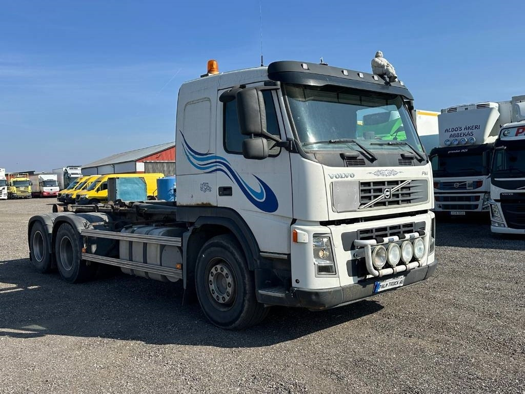 Volvo FM 440 6*2 25712 - Horgos rakodó teherautó: 2 kép. Volvo FM 440 6*2 25712 - Horgos rakodó teherautó: 2 kép.