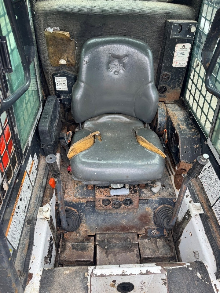Bobcat 553 - Mini homlokrakodó: 5 kép. Bobcat 553 - Mini homlokrakodó: 5 kép.