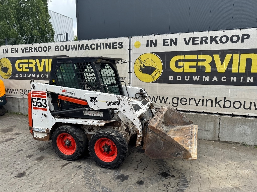 Bobcat 553 - Mini homlokrakodó: 3 kép. Bobcat 553 - Mini homlokrakodó: 3 kép.