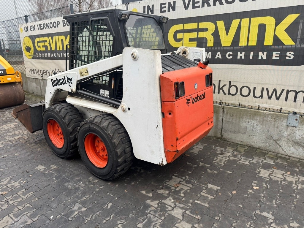 Bobcat 753 - Mini homlokrakodó: 5 kép. Bobcat 753 - Mini homlokrakodó: 5 kép.