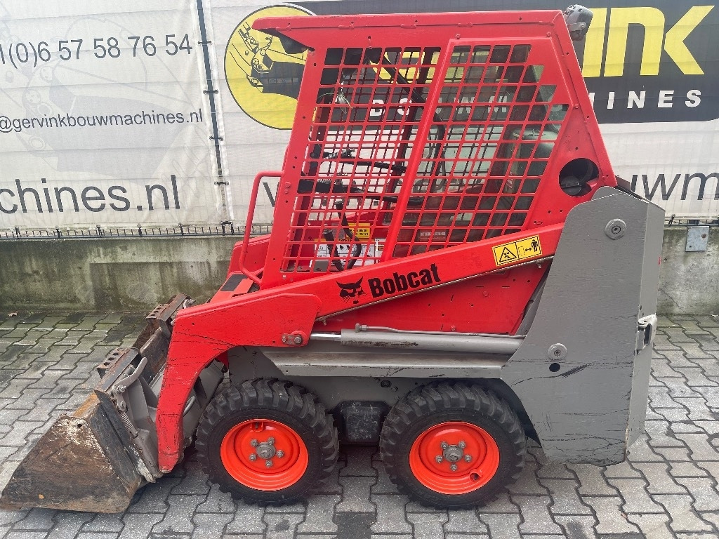 Bobcat S 70 - Mini homlokrakodó: 3 kép. Bobcat S 70 - Mini homlokrakodó: 3 kép.