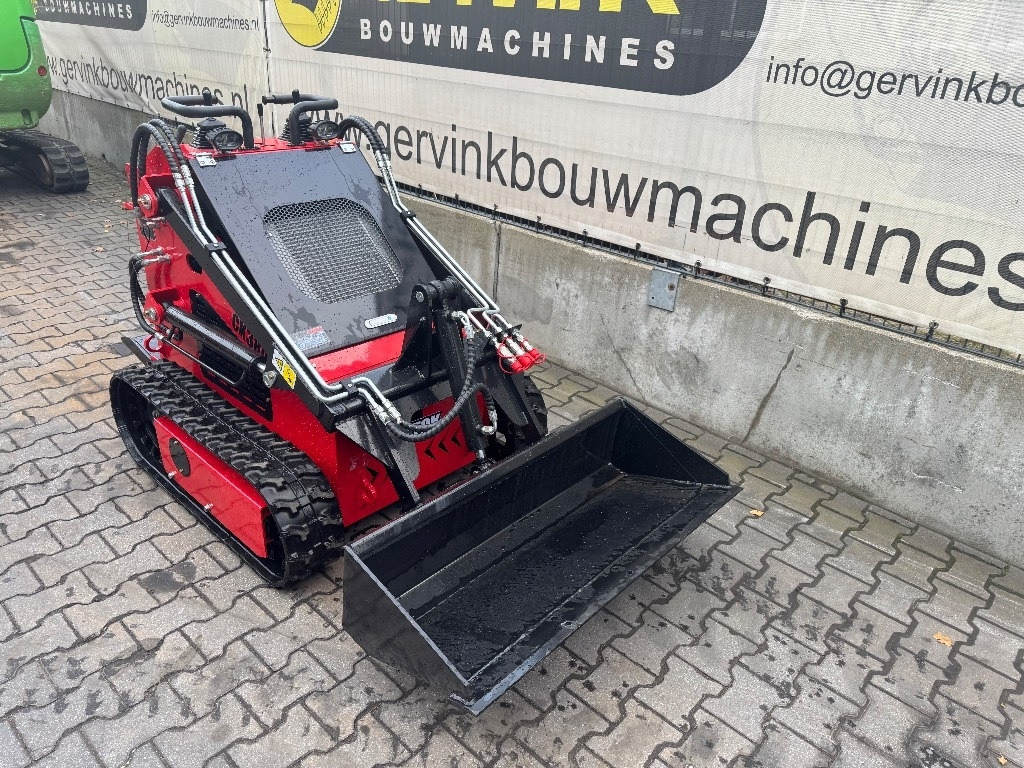 Captok CK 380 C - Lánctalpas homlokrakodó: 2 kép. Captok CK 380 C - Lánctalpas homlokrakodó: 2 kép.