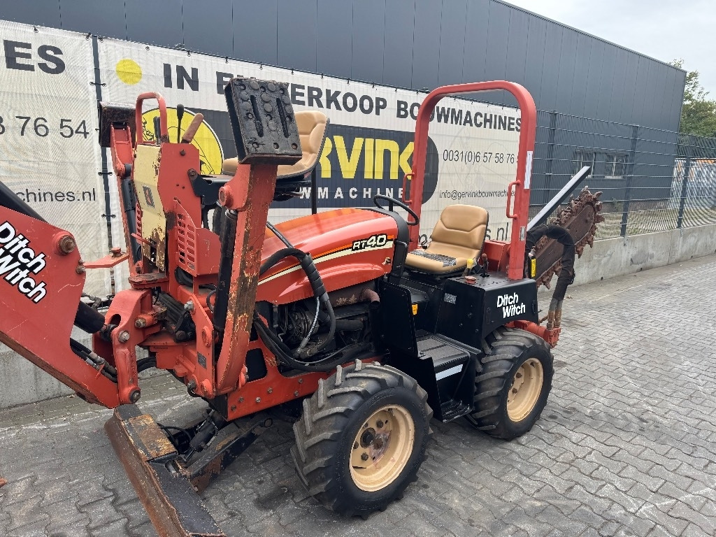 Ditch Witch RT 40 - Árokásó: 3 kép. Ditch Witch RT 40 - Árokásó: 3 kép.