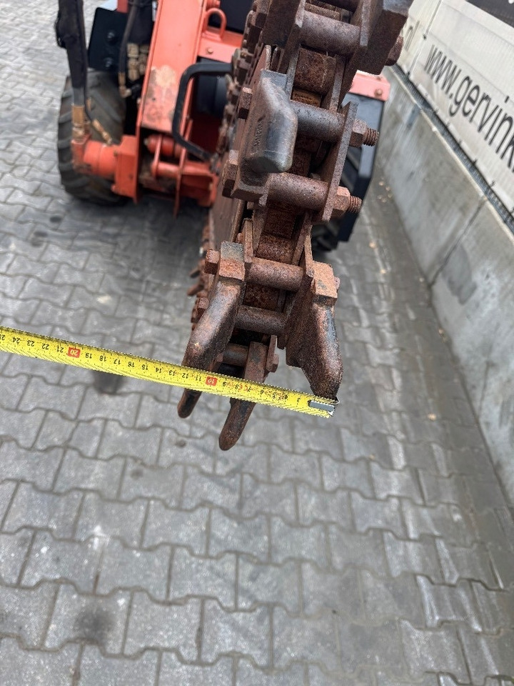 Ditch Witch RT 40 - Árokásó: 5 kép. Ditch Witch RT 40 - Árokásó: 5 kép.