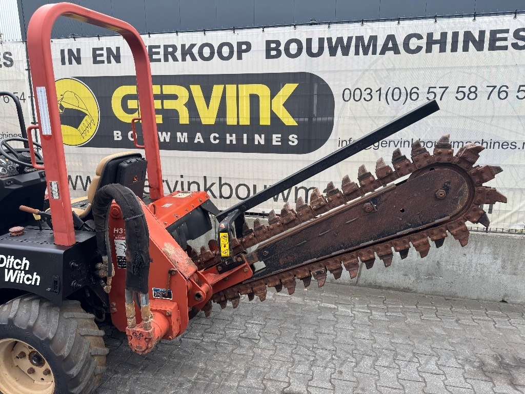 Ditch Witch RT 40 - Árokásó: 4 kép. Ditch Witch RT 40 - Árokásó: 4 kép.