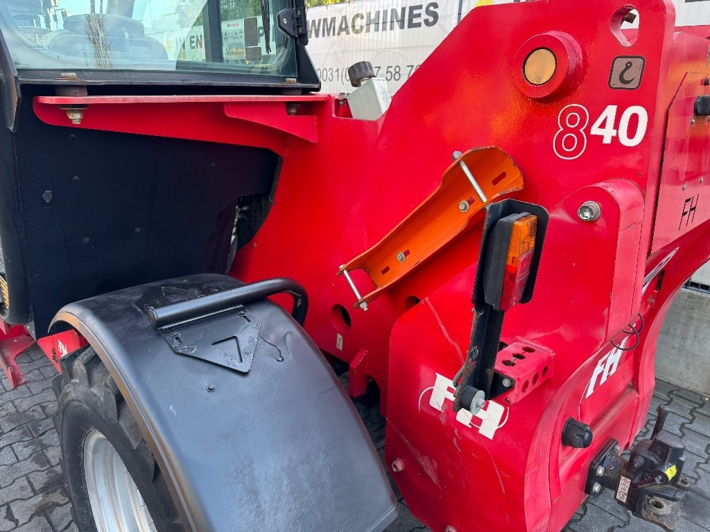 Faresin FH 3000/08 - Teleszkópos rakodó: 5 kép. Faresin FH 3000/08 - Teleszkópos rakodó: 5 kép.