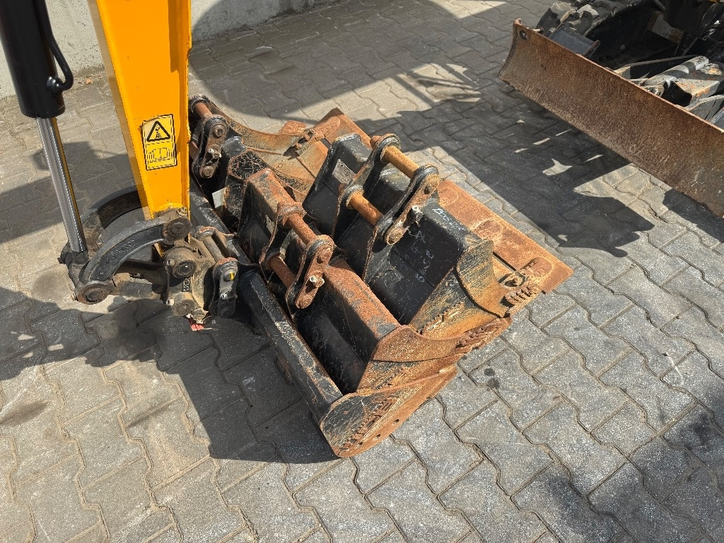 JCB 19 C-1E - Minikotró: 3 kép. JCB 19 C-1E - Minikotró: 3 kép.