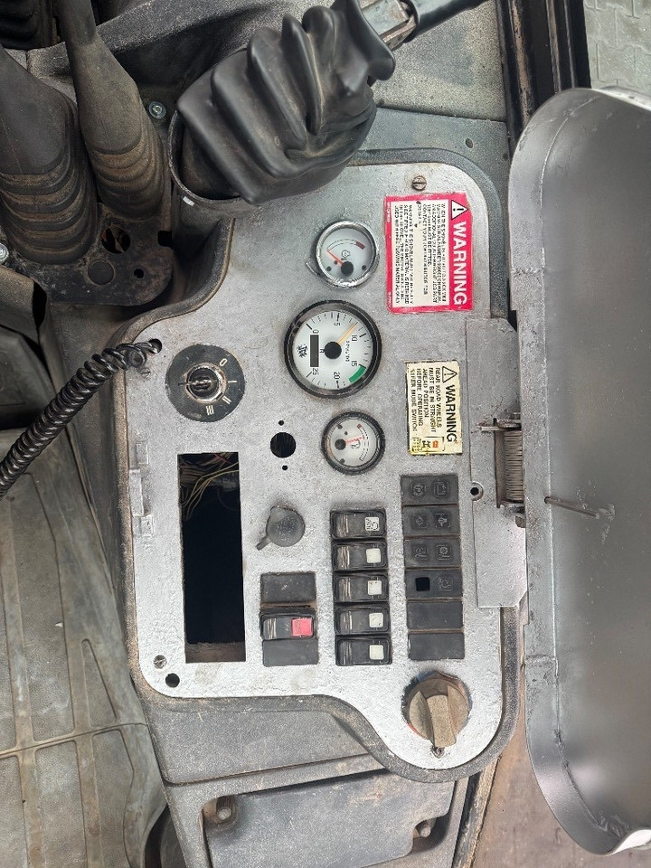 JCB 2 CX Airmaster - Gumikerekes homlokrakodó: 2 kép. JCB 2 CX Airmaster - Gumikerekes homlokrakodó: 2 kép.