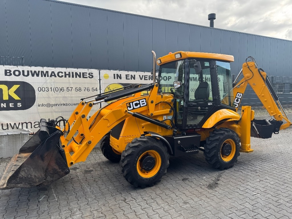 JCB 2 CX - Kotrórakodó: 2 kép. JCB 2 CX - Kotrórakodó: 2 kép.