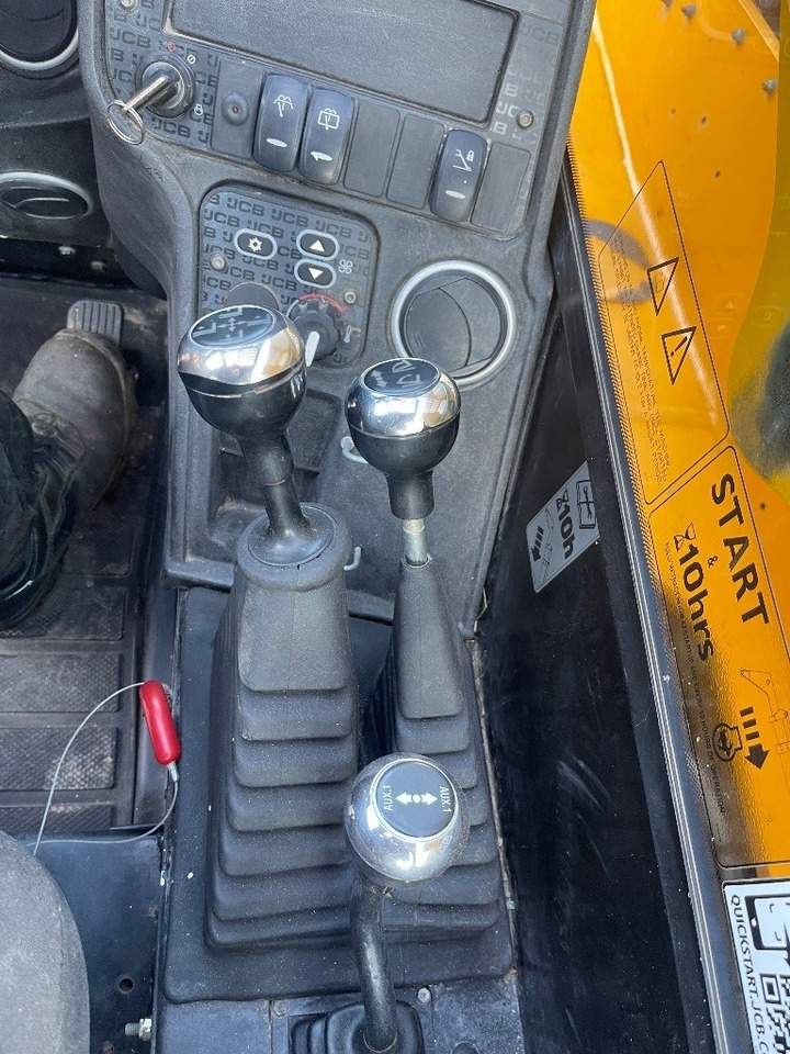 Teleszkópos rakodó JCB 533-105: 9 kép.