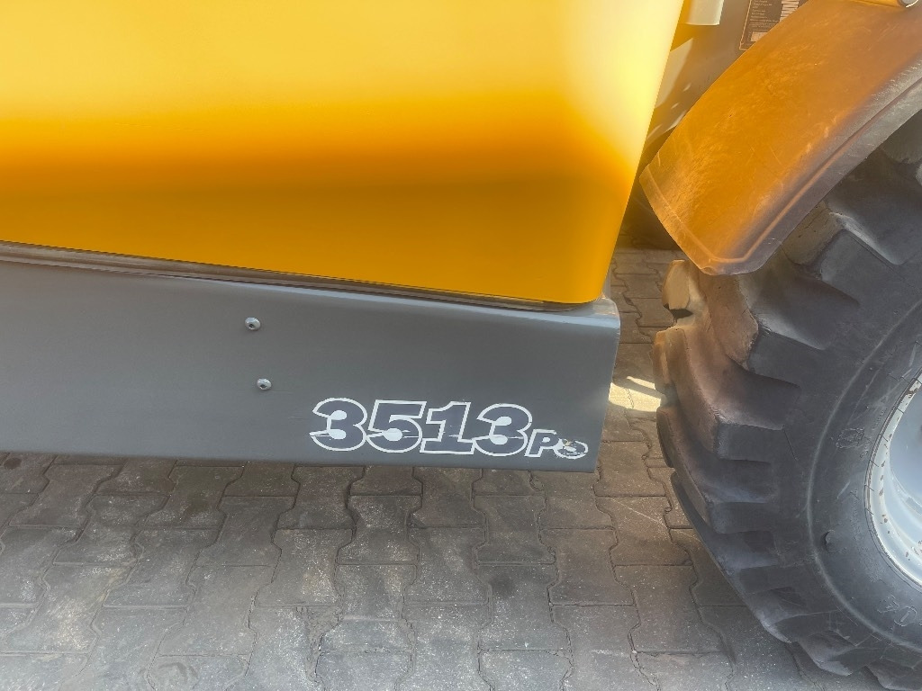JLG 3513 PS - Teleszkópos rakodó: 2 kép. JLG 3513 PS - Teleszkópos rakodó: 2 kép.