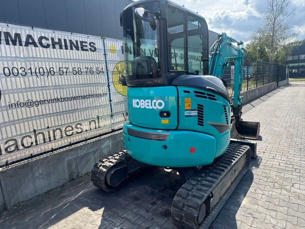 Kobelco SK 35 SR - Minikotró: 3 kép. Kobelco SK 35 SR - Minikotró: 3 kép.