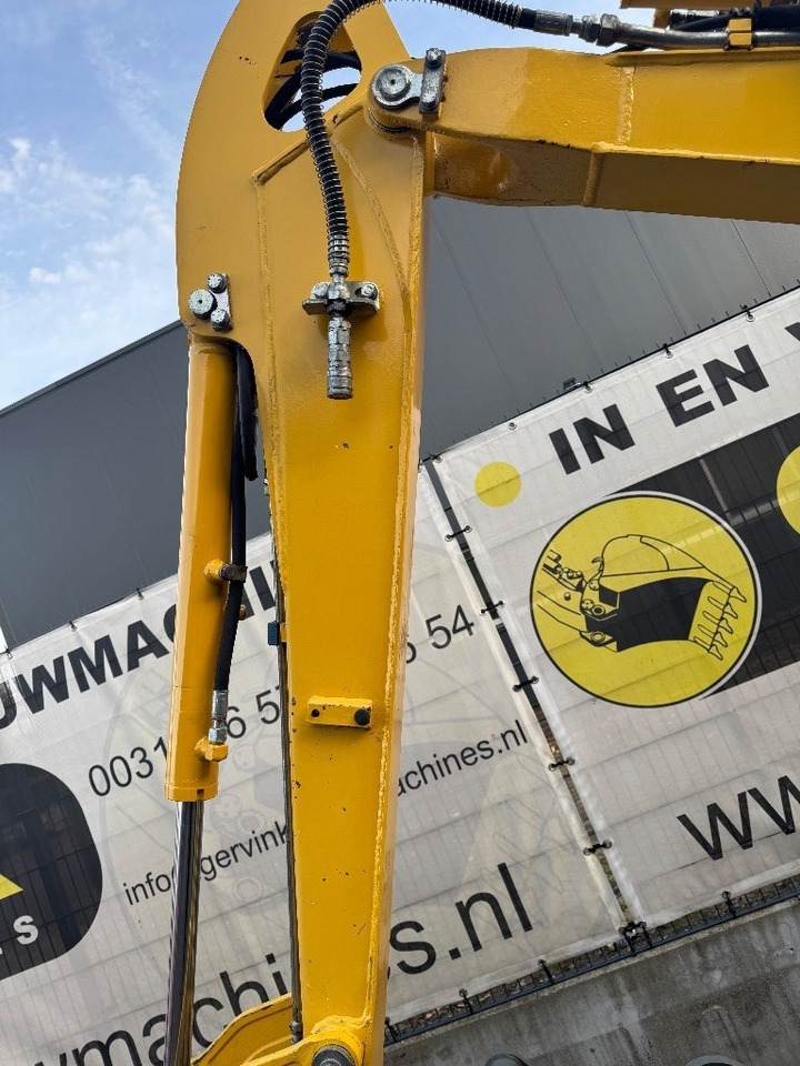 Komatsu PC 26 MR-3 - Minikotró: 3 kép. Komatsu PC 26 MR-3 - Minikotró: 3 kép.